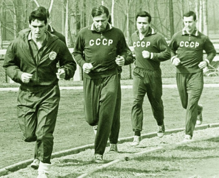 Иллюстрация к книге — Лев Яшин. Легендарный вратарь [i_008.jpg]