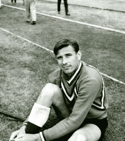 Иллюстрация к книге — Лев Яшин. Легендарный вратарь [i_017.jpg]