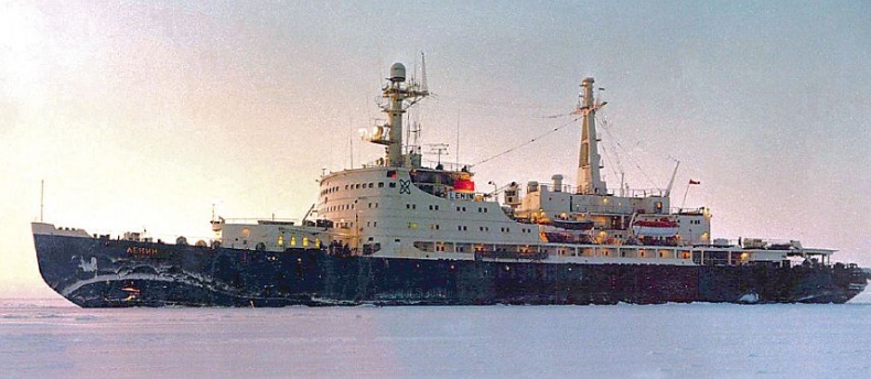 Иллюстрация к книге — Отечественные морские ледоколы. От "Ермака" до "50 лет победы" [i_025.jpg]