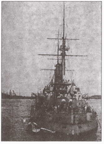 Иллюстрация к книге — Слава и трагедия балтийского линкора [i_004.jpg]