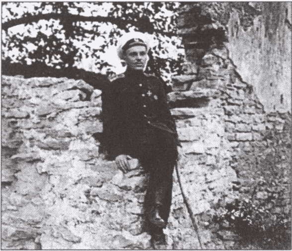 Иллюстрация к книге — Слава и трагедия балтийского линкора [i_013.jpg]