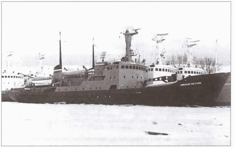 Иллюстрация к книге — Слава и трагедия балтийского линкора [i_015.jpg]