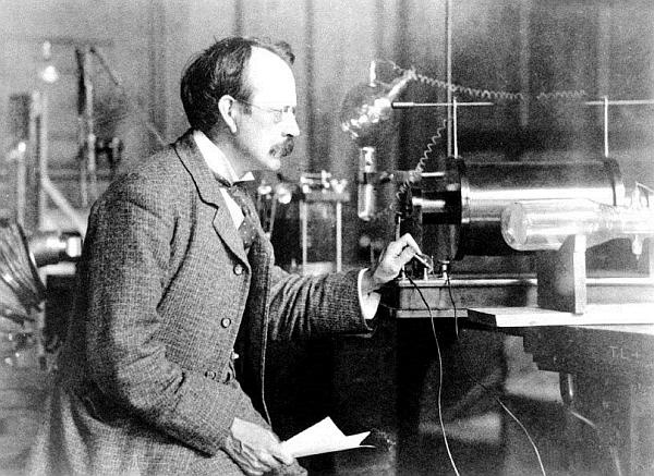 Иллюстрация к книге — Антиподы. Альберт Эйнштейн и другие люди в контексте физики и истории [_16.jpg]