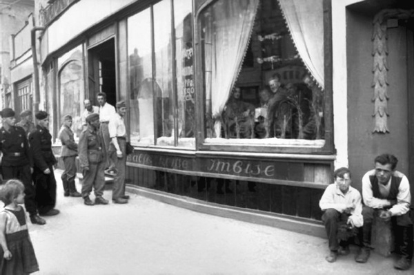 Иллюстрация к книге — Людмила Гурченко. Я - Актриса! [i_011.jpg]