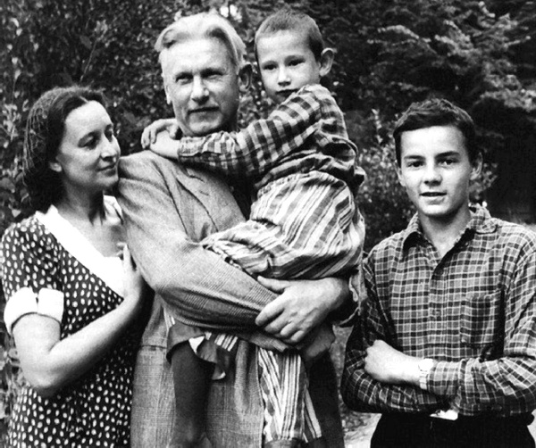 Иллюстрация к книге — Людмила Гурченко. Я - Актриса! [i_038.jpg]