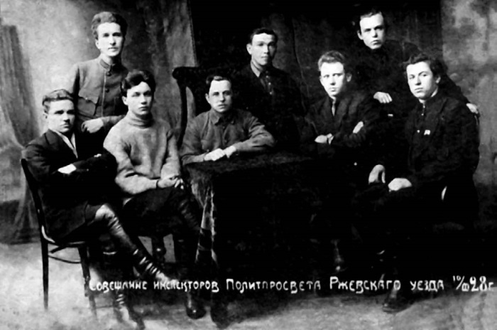 Иллюстрация к книге — Сергей Круглов. Два десятилетия в руководстве органов госбезопасности и внутренних дел СССР [i_010.jpg]