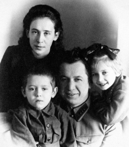 Иллюстрация к книге — Сергей Круглов. Два десятилетия в руководстве органов госбезопасности и внутренних дел СССР [i_032.jpg]