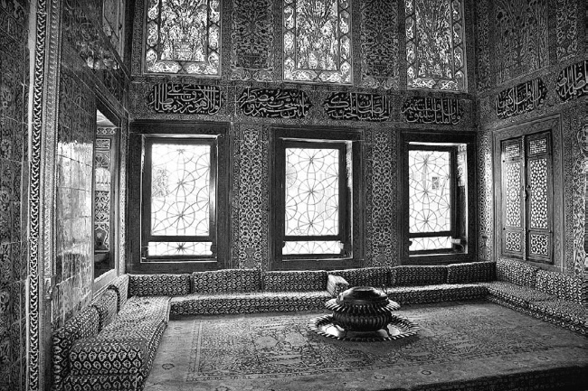 Иллюстрация к книге — Наложницы. Тайная жизнь восточного гарема [i_005.jpg]