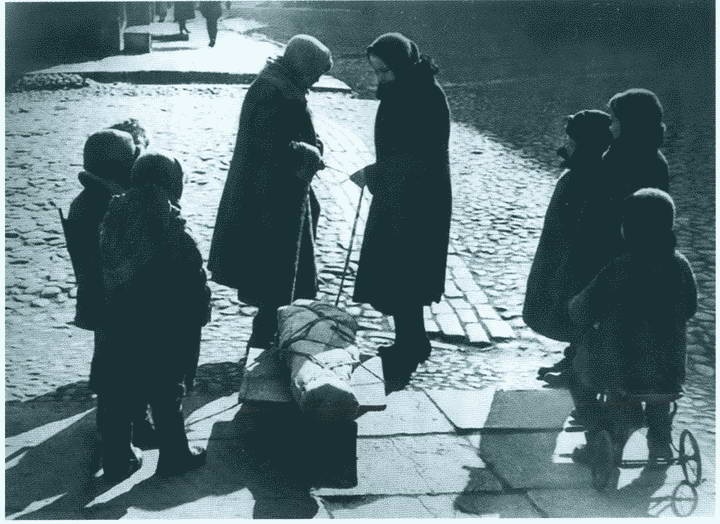 Иллюстрация к книге — Повседневная жизнь блокадного Ленинграда [i_030.jpg]