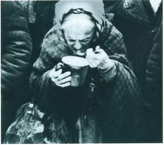 Иллюстрация к книге — Повседневная жизнь блокадного Ленинграда [i_039.jpg]