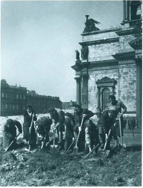 Иллюстрация к книге — Повседневная жизнь блокадного Ленинграда [i_053.jpg]