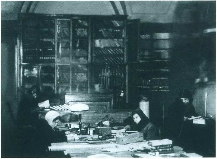 Иллюстрация к книге — Повседневная жизнь блокадного Ленинграда [i_062.jpg]