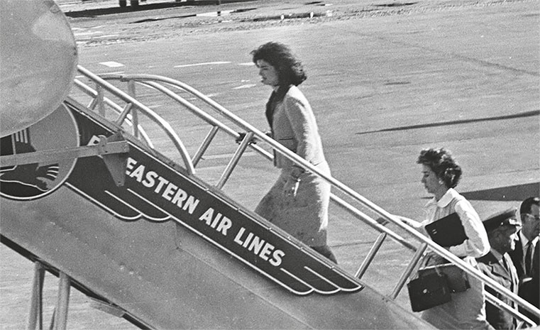 Иллюстрация к книге — Анатомия убийства. Гибель Джона Кеннеди. Тайны следствия [i_011.jpg]