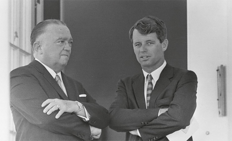 Иллюстрация к книге — Анатомия убийства. Гибель Джона Кеннеди. Тайны следствия [i_028.jpg]