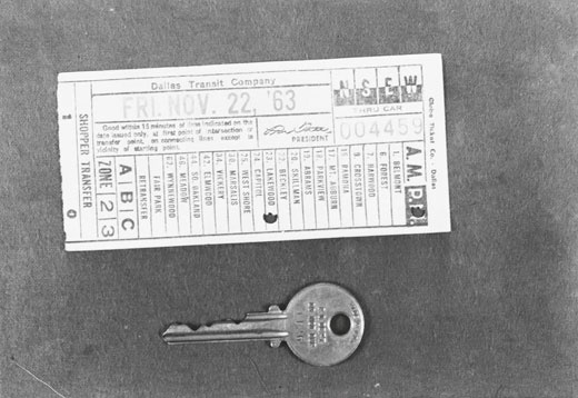 Иллюстрация к книге — Анатомия убийства. Гибель Джона Кеннеди. Тайны следствия [i_066.jpg]