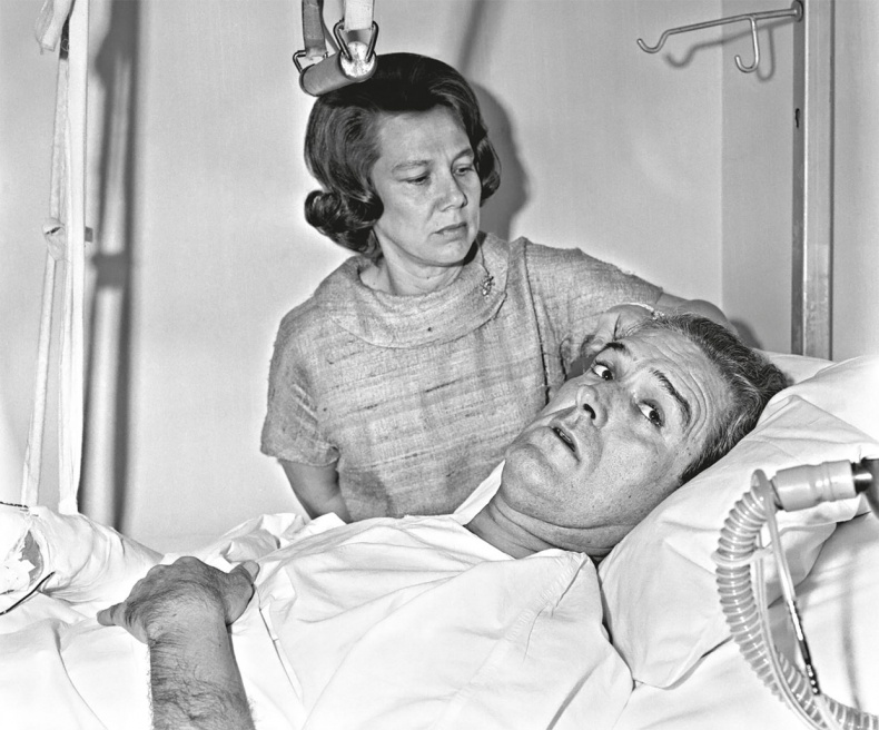 Иллюстрация к книге — Анатомия убийства. Гибель Джона Кеннеди. Тайны следствия [i_067.jpg]