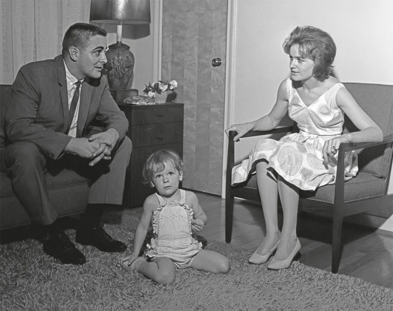 Иллюстрация к книге — Анатомия убийства. Гибель Джона Кеннеди. Тайны следствия [i_068.jpg]