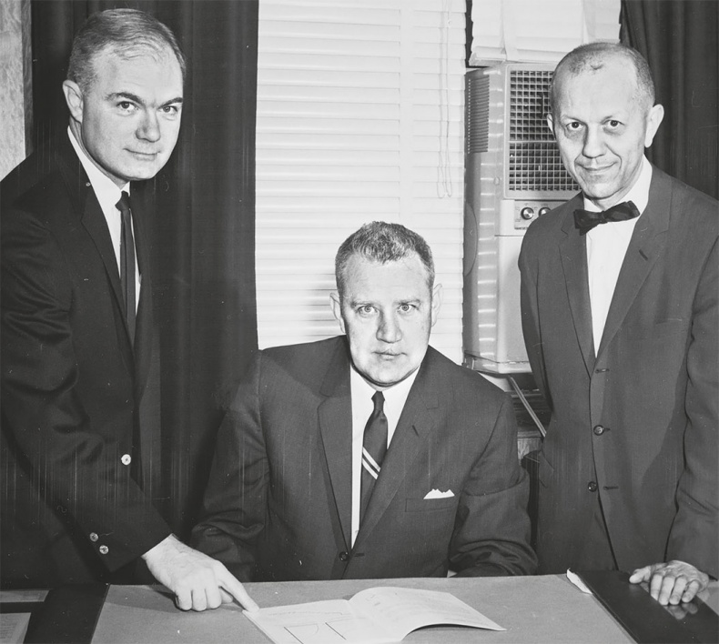 Иллюстрация к книге — Анатомия убийства. Гибель Джона Кеннеди. Тайны следствия [i_069.jpg]