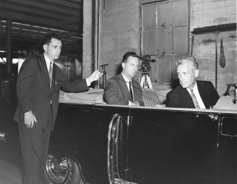 Иллюстрация к книге — Анатомия убийства. Гибель Джона Кеннеди. Тайны следствия [i_090.jpg]