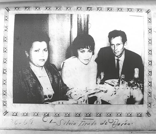 Иллюстрация к книге — Анатомия убийства. Гибель Джона Кеннеди. Тайны следствия [i_098.jpg]