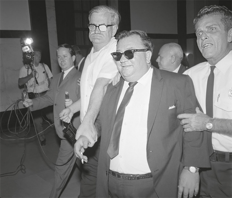 Иллюстрация к книге — Анатомия убийства. Гибель Джона Кеннеди. Тайны следствия [i_107.jpg]