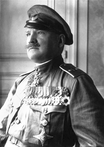 Иллюстрация к книге — Октябрьский детектив. К 100-летию революции [i_001.jpg]