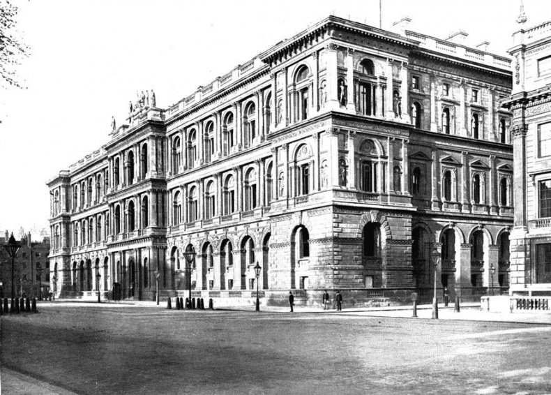 Иллюстрация к книге — Сокровища британской монархии. Скипетры, мечи и перстни в жизни английского двора [_15.jpg]