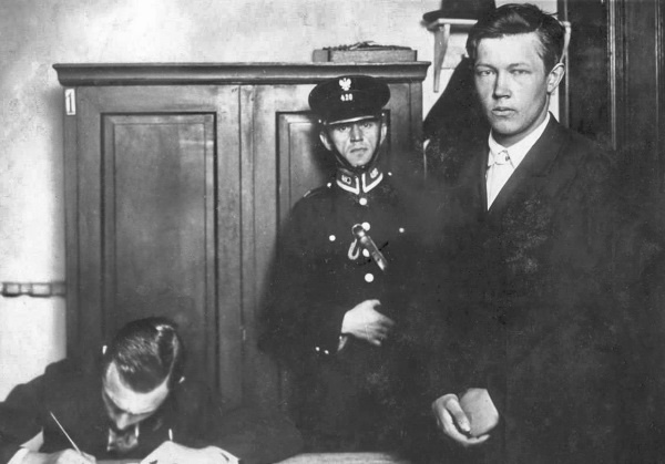 Иллюстрация к книге — Крах Великой империи. Загадочная история самой крупной геополитической катастрофы [i_021.jpg]