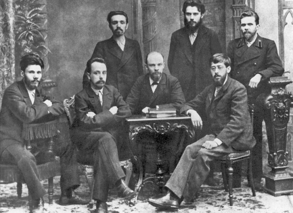 Иллюстрация к книге — Крах Великой империи. Загадочная история самой крупной геополитической катастрофы [i_024.jpg]