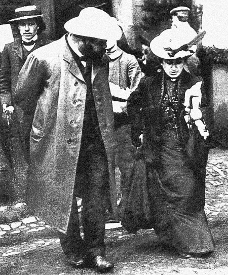 Иллюстрация к книге — Крах Великой империи. Загадочная история самой крупной геополитической катастрофы [i_026.jpg]