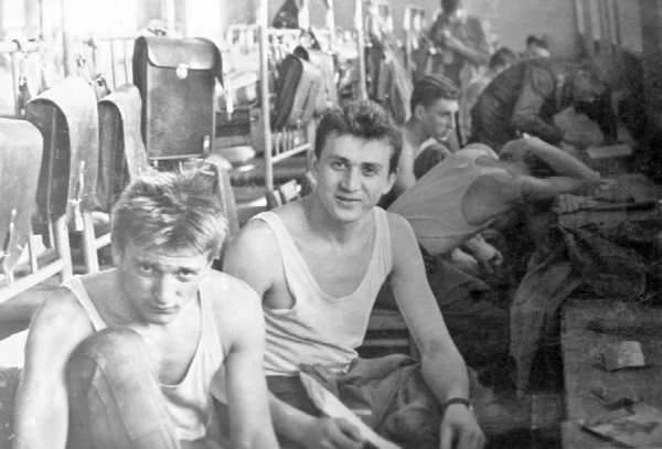 Иллюстрация к книге — Швабра, Ленин, АКМ. Правдивые истории из жизни военного училища [i_005.jpg]