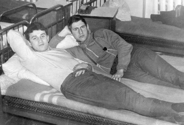 Иллюстрация к книге — Швабра, Ленин, АКМ. Правдивые истории из жизни военного училища [i_008.jpg]