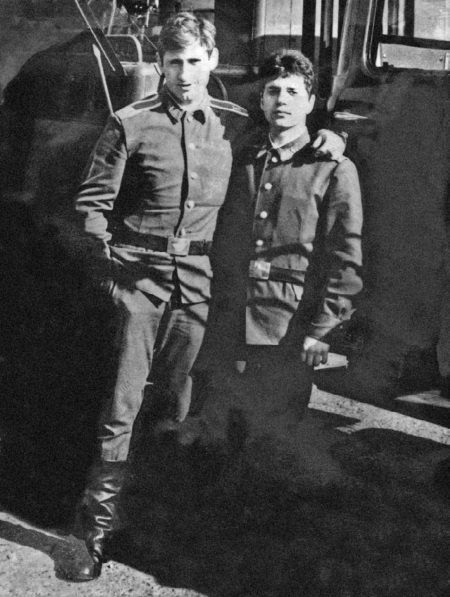 Иллюстрация к книге — Швабра, Ленин, АКМ. Правдивые истории из жизни военного училища [i_024.jpg]