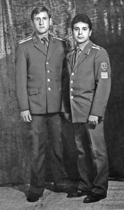 Иллюстрация к книге — Швабра, Ленин, АКМ. Правдивые истории из жизни военного училища [i_025.jpg]