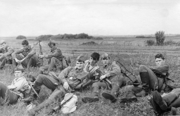 Иллюстрация к книге — Швабра, Ленин, АКМ. Правдивые истории из жизни военного училища [i_029.jpg]