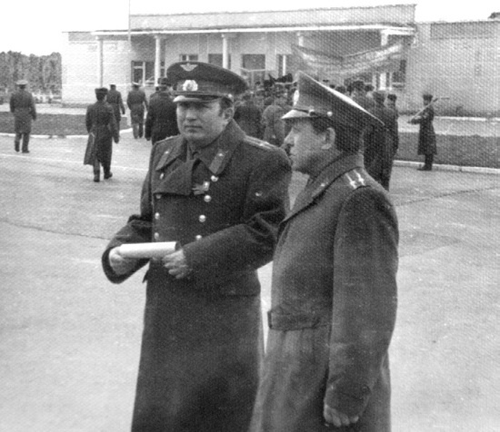 Иллюстрация к книге — Швабра, Ленин, АКМ. Правдивые истории из жизни военного училища [i_043.jpg]