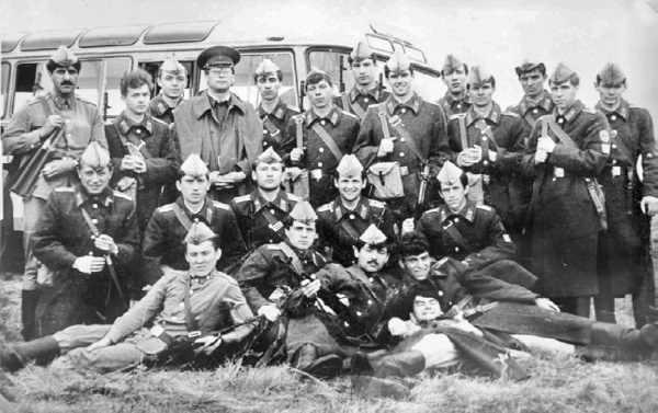 Иллюстрация к книге — Швабра, Ленин, АКМ. Правдивые истории из жизни военного училища [i_045.jpg]