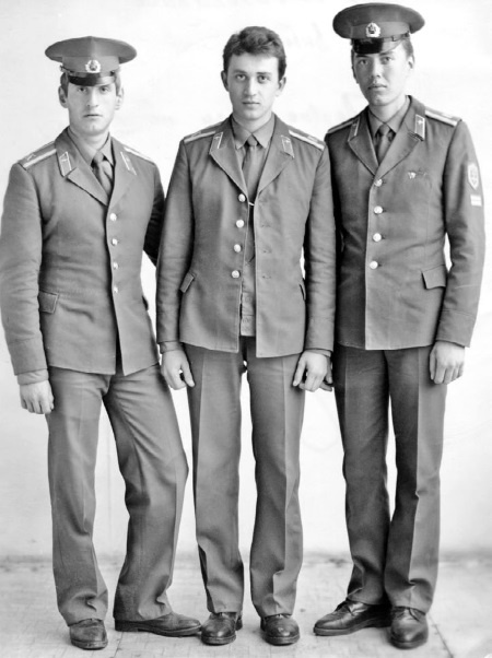 Иллюстрация к книге — Швабра, Ленин, АКМ. Правдивые истории из жизни военного училища [i_046.jpg]