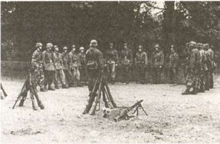 Иллюстрация к книге — "Штрафники" СС. Зондеркоманда "Дирлевангер" [i_079.jpg]