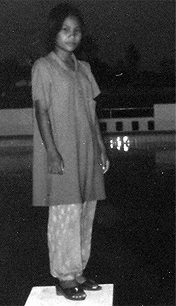 Иллюстрация к книге — Всего лишь 13. Подлинная история Лон [i_008.jpg]