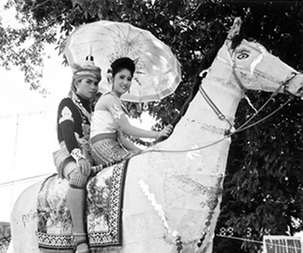 Иллюстрация к книге — Всего лишь 13. Подлинная история Лон [i_012.jpg]