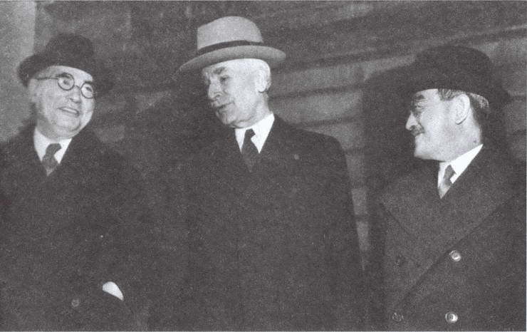 Иллюстрация к книге — Японский козырь Сталина. От Цусимы до Хиросимы [i_021.jpg]