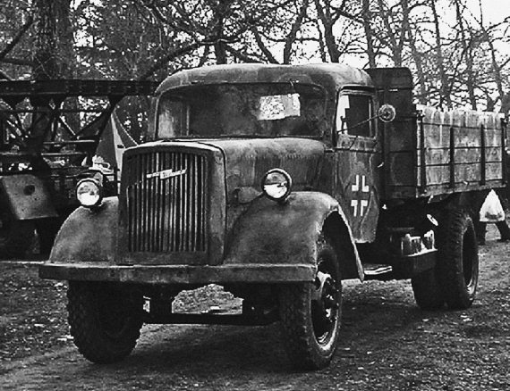 Иллюстрация к книге — Автонашествие на СССР. Трофейные и лендлизовские автомобили [i_016.jpg]