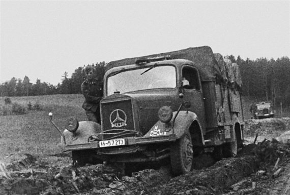 Иллюстрация к книге — Автонашествие на СССР. Трофейные и лендлизовские автомобили [i_019.jpg]