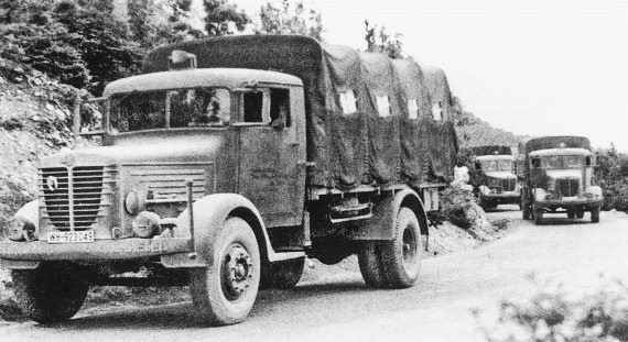 Иллюстрация к книге — Автонашествие на СССР. Трофейные и лендлизовские автомобили [i_028.jpg]