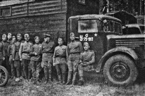 Иллюстрация к книге — Автонашествие на СССР. Трофейные и лендлизовские автомобили [i_030.jpg]