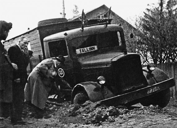 Иллюстрация к книге — Автонашествие на СССР. Трофейные и лендлизовские автомобили [i_036.jpg]