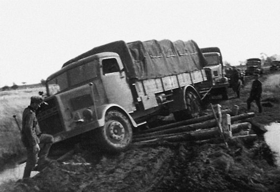 Иллюстрация к книге — Автонашествие на СССР. Трофейные и лендлизовские автомобили [i_038.jpg]