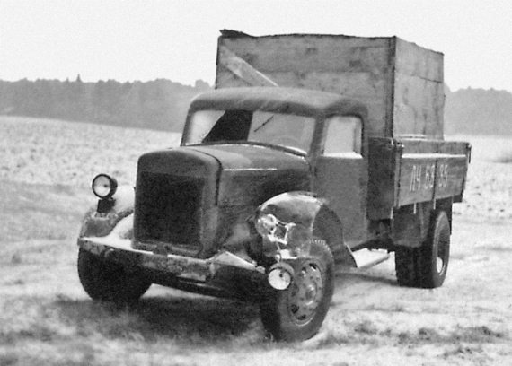 Иллюстрация к книге — Автонашествие на СССР. Трофейные и лендлизовские автомобили [i_049.jpg]