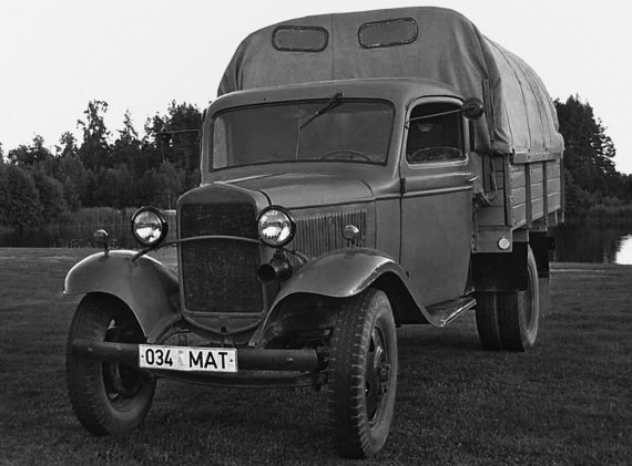 Иллюстрация к книге — Автонашествие на СССР. Трофейные и лендлизовские автомобили [i_051.jpg]